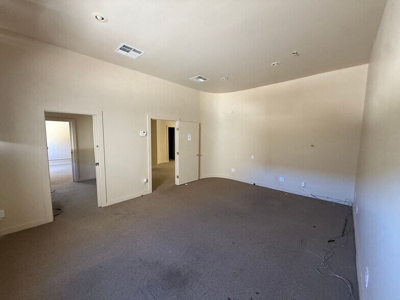 More Photos Of 1420 W Kettleman Ln, Lodi Unknown For Lease