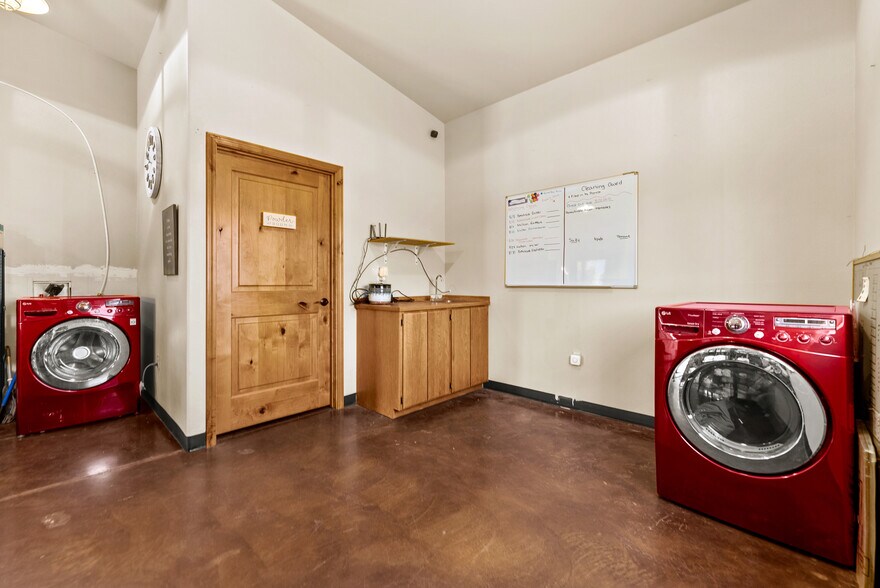 More Photos Of 911 19th Ave, Oroville Freestanding For Sale