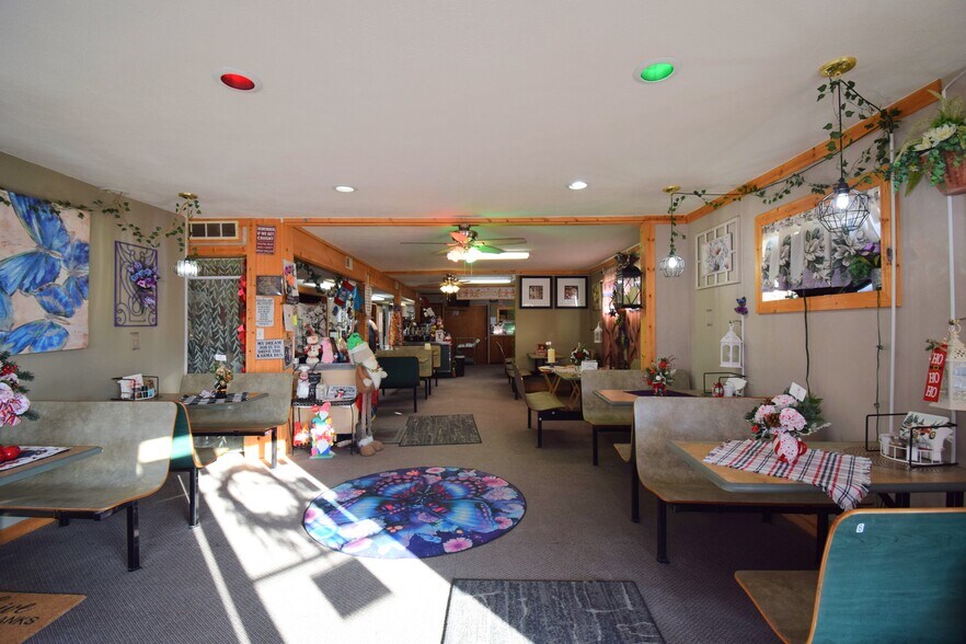 More Photos Of 502 W Franklin St, Sesser Office For Sale