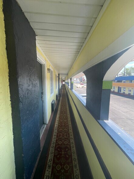 More Photos Of 101 Margaret Ave, Terre Haute Hotel For Sale