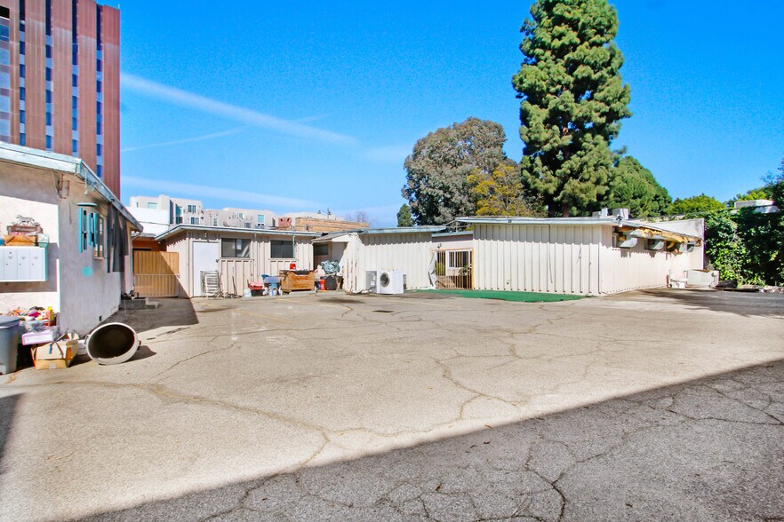 More Photos Of 4950 Wilshire Blvd, Los Angeles Office For Sale