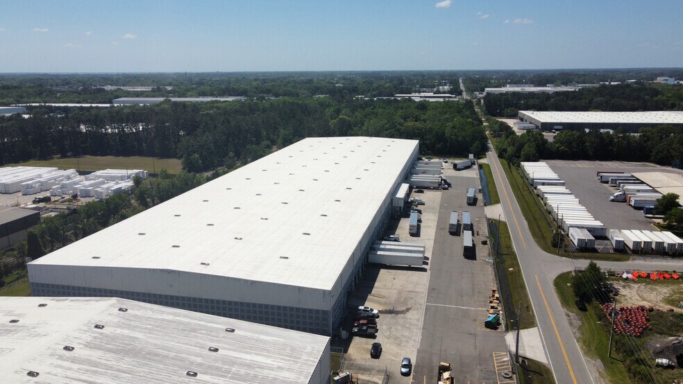 More Photos Of 2001-2003 Ellis Rd N, Jacksonville Manufacturing For Lease