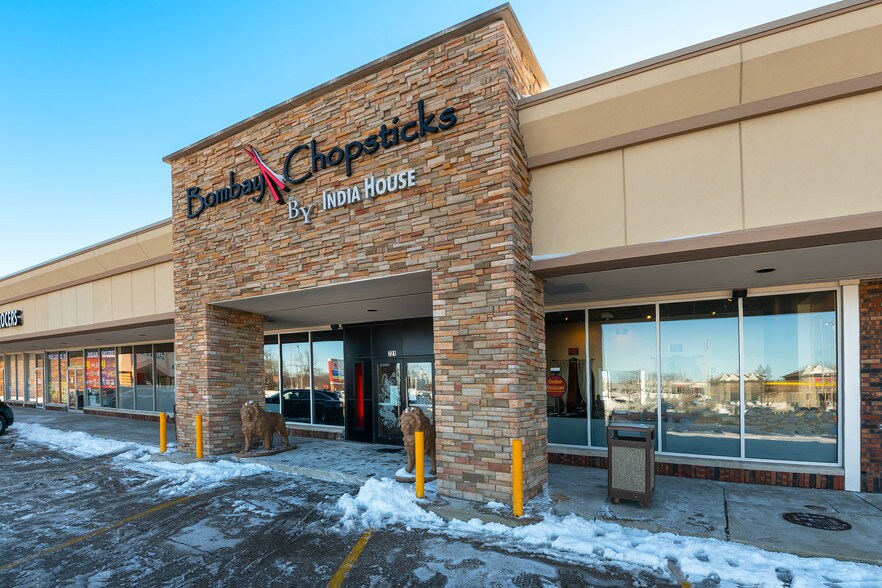 More Photos Of 675 W Golf Rd, Hoffman Estates Storefront For Lease