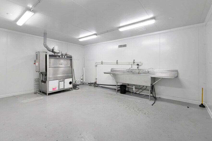 More Photos Of 3720 Amnicola Hwy, Chattanooga Unknown For Lease