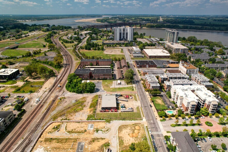 More Photos Of 65 W Carolina Ave, Memphis Service For Sale