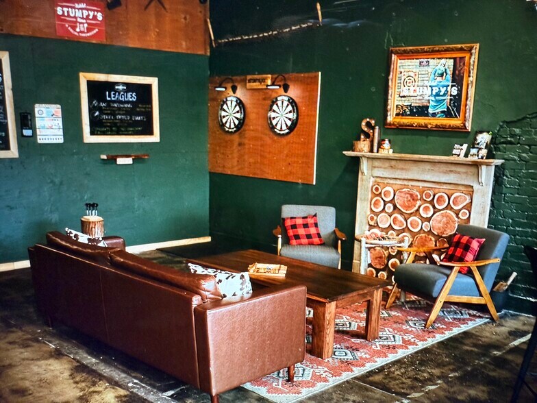 More Photos Of 1719 N Main St, Jacksonville Storefront For Lease