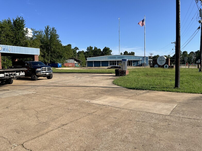 More Photos Of 1109 S Commerce St, Overton Carwash For Sale
