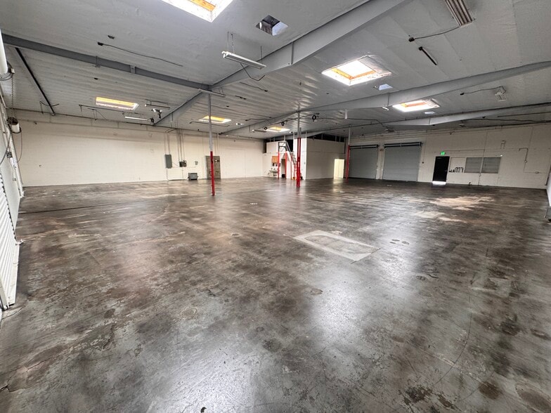 More Photos Of 611-623 W Olympic Blvd, Montebello Warehouse For Lease
