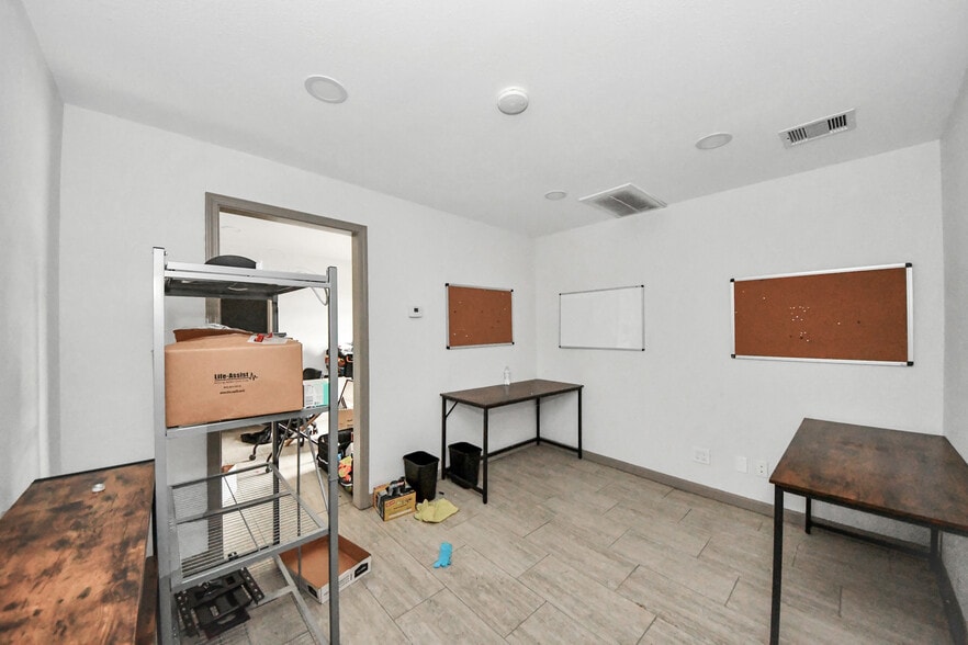 More Photos Of 8603 Shoal Creek Dr, Houston Warehouse For Sale