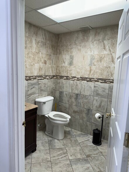 More Photos Of 3285 Berkmar Dr, Charlottesville Freestanding For Lease