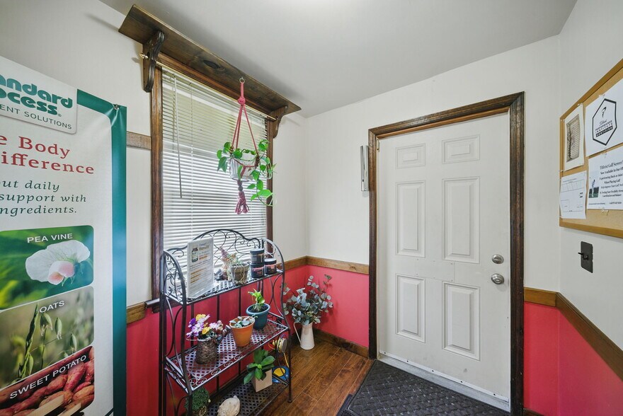 More Photos Of 11 Vernon Ave, Hamburg Medical For Lease