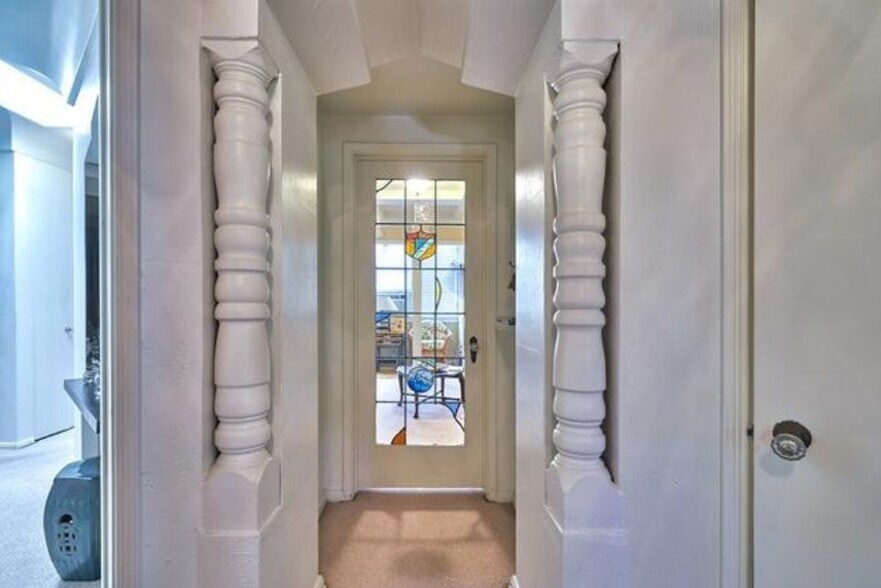 More Photos Of 150 N La Peer Dr, Beverly Hills Apartments For Sale