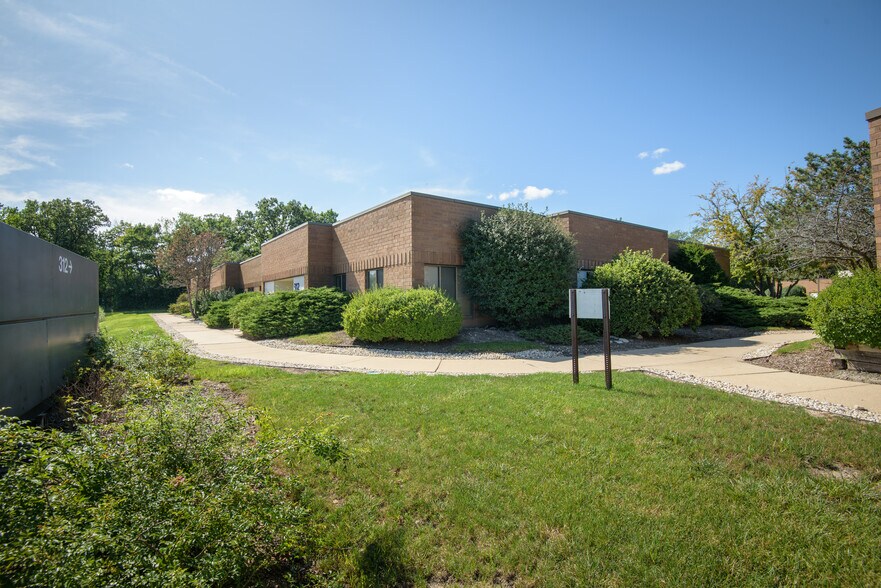 More Photos Of 1535 Lake Cook Rd, Northbrook Unknown For Lease