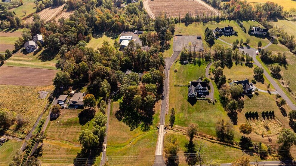 More Photos Of 563 Deep Run Rd, Perkasie Contractor Storage Yard For Sale