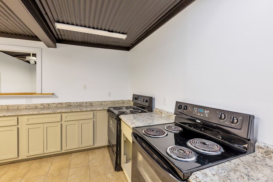 More Photos Of 1715 N FM Road 51, Springtown Flex For Sale