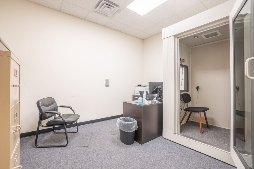 More Photos Of 227 Monogard Dr, Manchester Medical For Sale