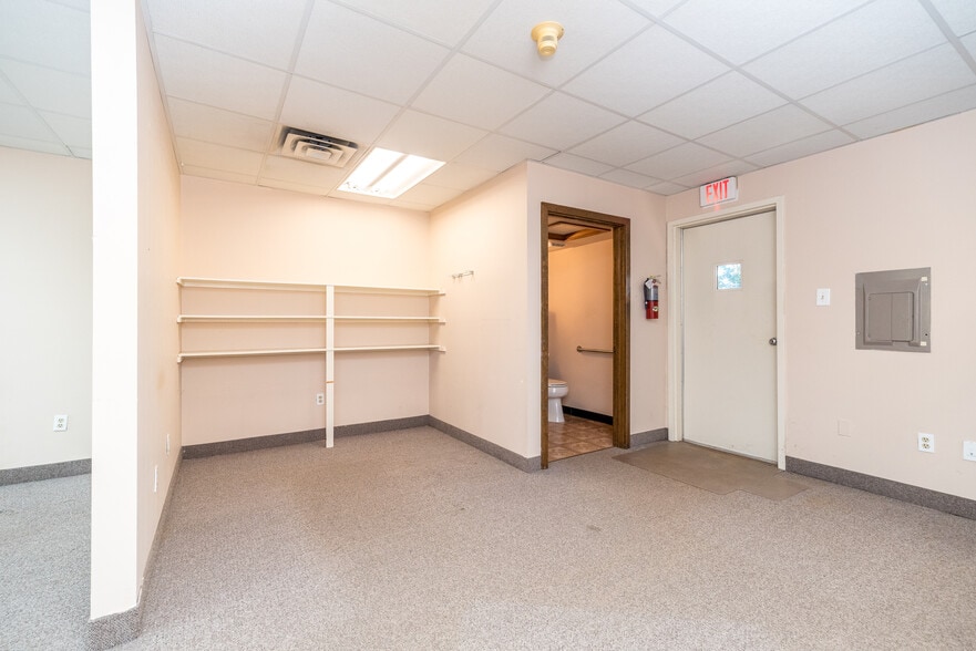 More Photos Of 908-918 Town Center, New Britain Office For Sale