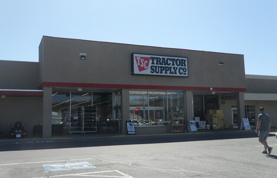 More Photos Of 10-40 Village Plz, Dansville Unknown For Lease