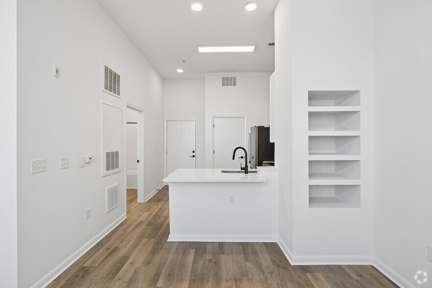 More Photos Of 725-735 Coleman Blvd, Mount Pleasant Apartments For Lease