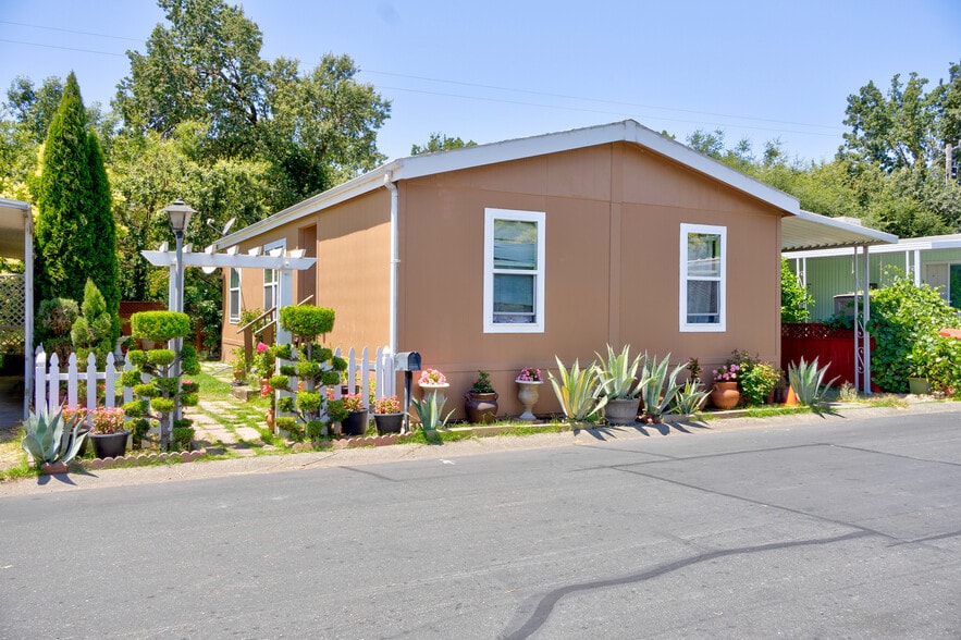 More Photos Of 5250 Whispering Creek Dr, Santa Rosa Manufactured Housing Mobile Home Park For Sale