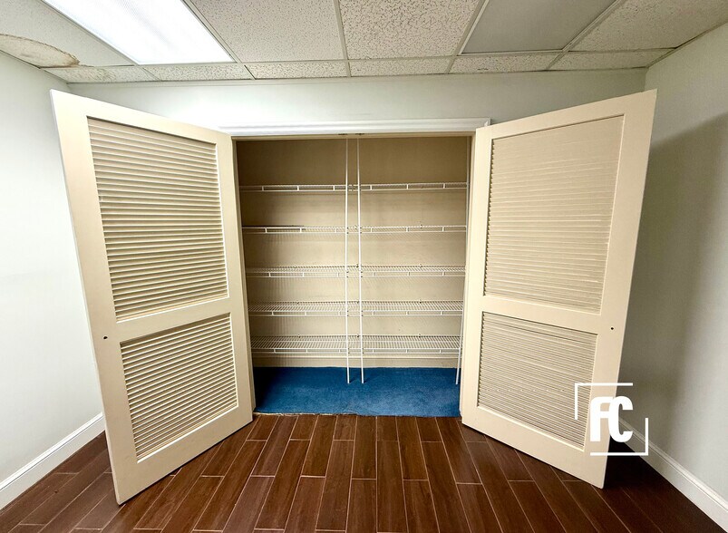 More Photos Of 3601 SE Ocean Blvd, Sewalls Point Office For Sale
