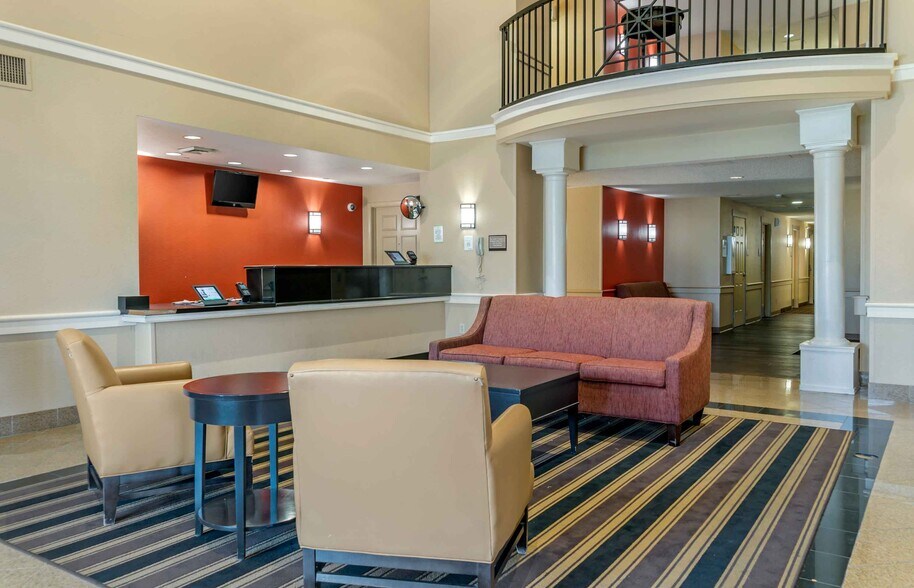 More Photos Of 2100 Featherstone Rd, Auburn Hills Hotel For Sale