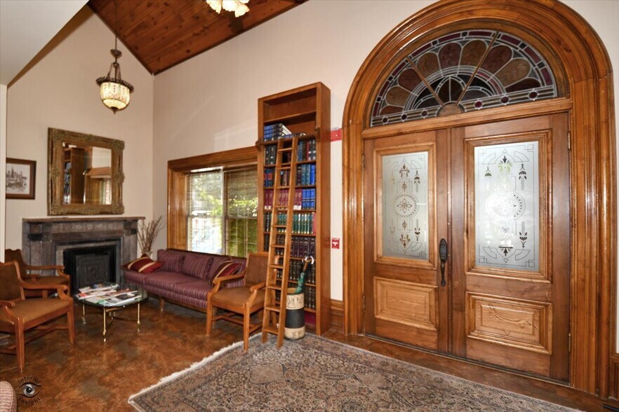 More Photos Of 1155 S Washington St, Naperville Loft Creative Space For Lease