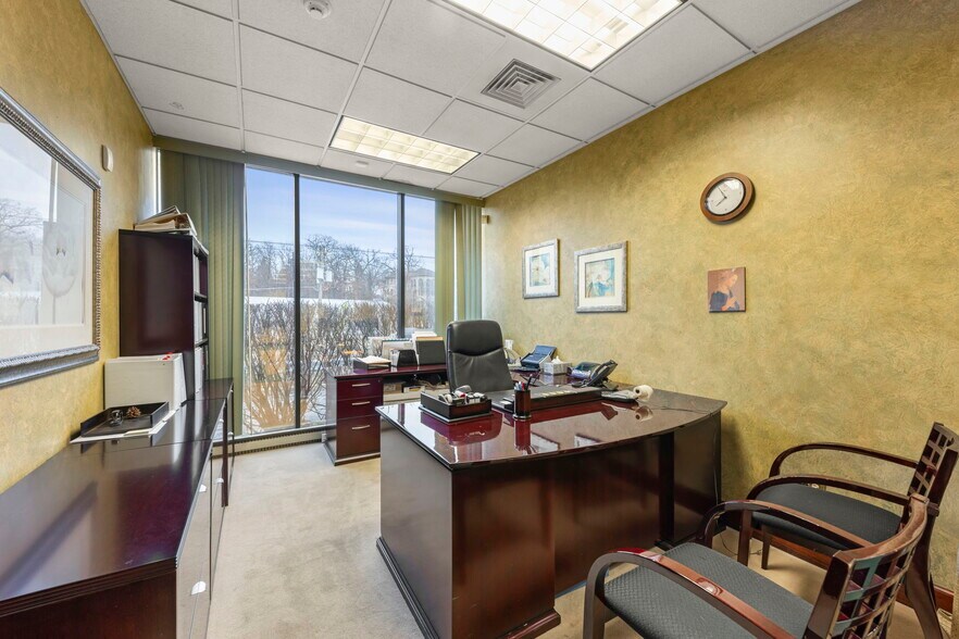 More Photos Of 10S660 Kingery Hwy, Willowbrook Office For Sale