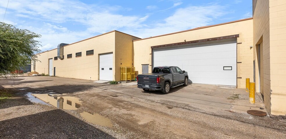 Primary Photo Of 461 Athabasca St E, Moose Jaw Warehouse For Lease