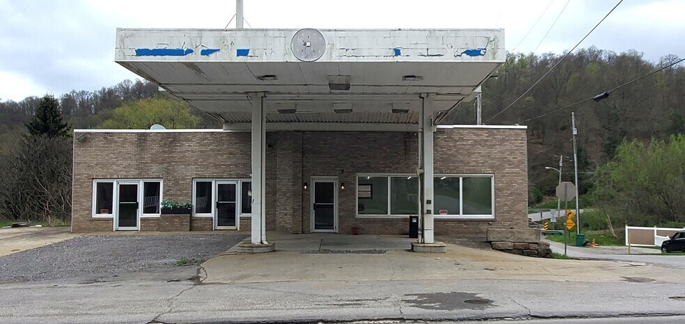 More Photos Of 163 Main St, Bruin Freestanding For Sale