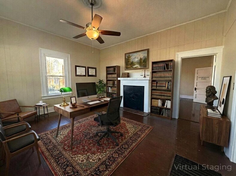 More Photos Of 402 College St, Clinton Office For Sale