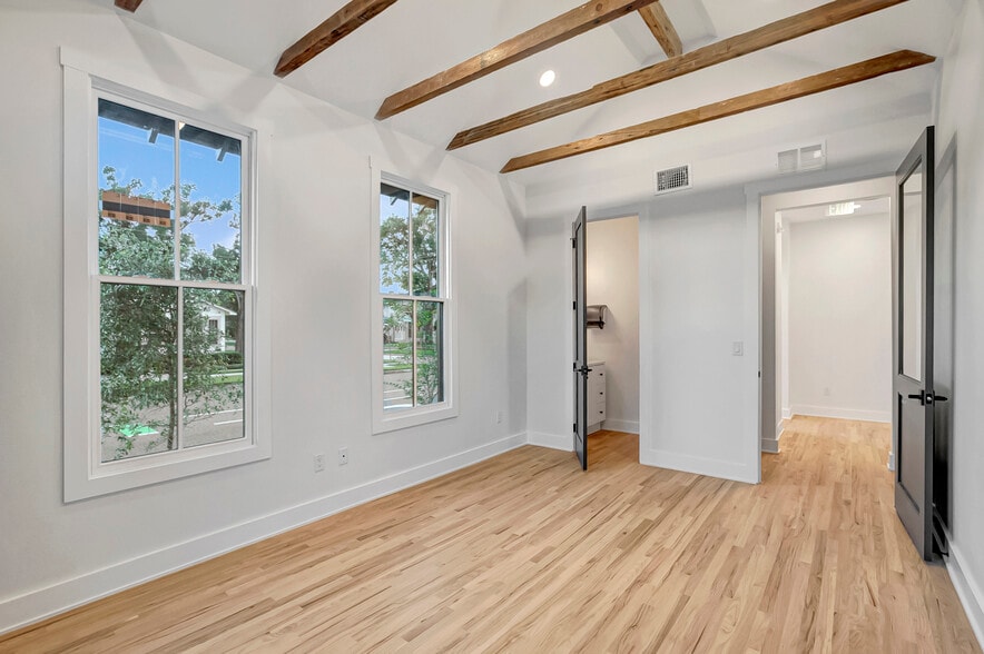 More Photos Of 2111 Cleveland St, Tampa Office For Sale