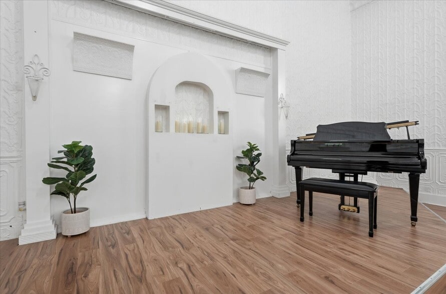 More Photos Of 508 NW 3rd Ave, Canby Religious Facility For Sale