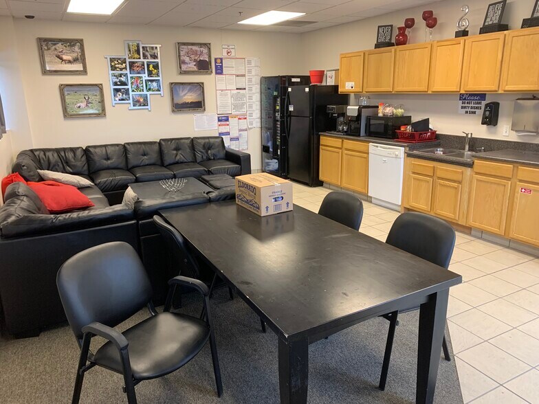 More Photos Of 5819 Lockheed Ave, Loveland Office For Lease