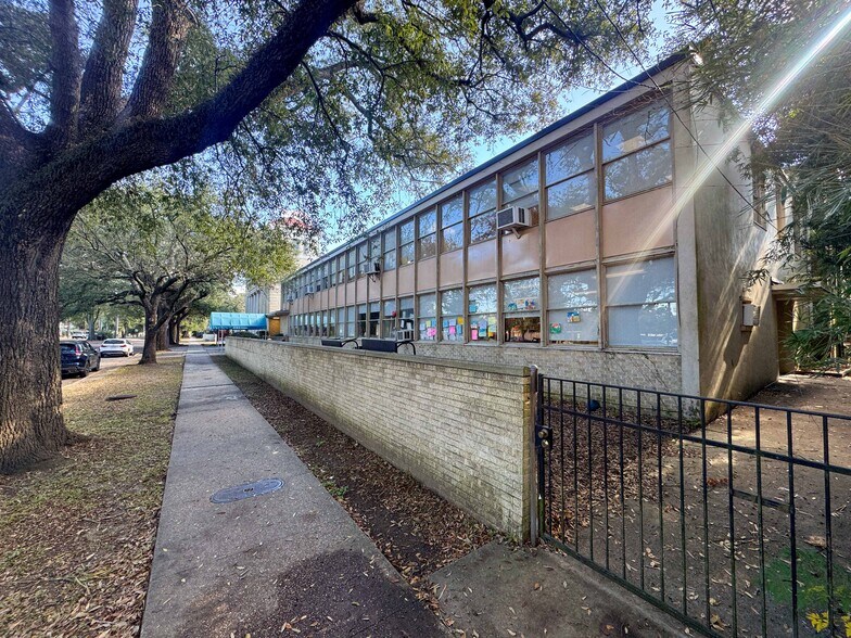 More Photos Of 1333 S Carrollton Ave, New Orleans Specialty For Sale