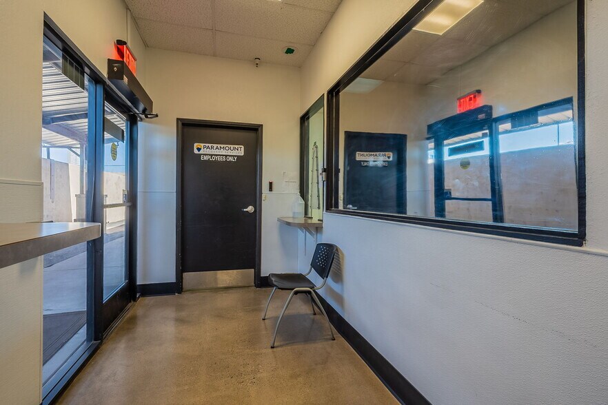 More Photos Of 4205 W Glenrosa Ave, Phoenix Warehouse For Lease