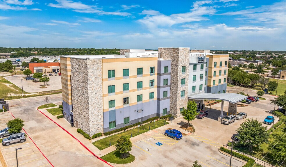 More Photos Of 409 N Clark Rd, Cedar Hill Hotel For Sale