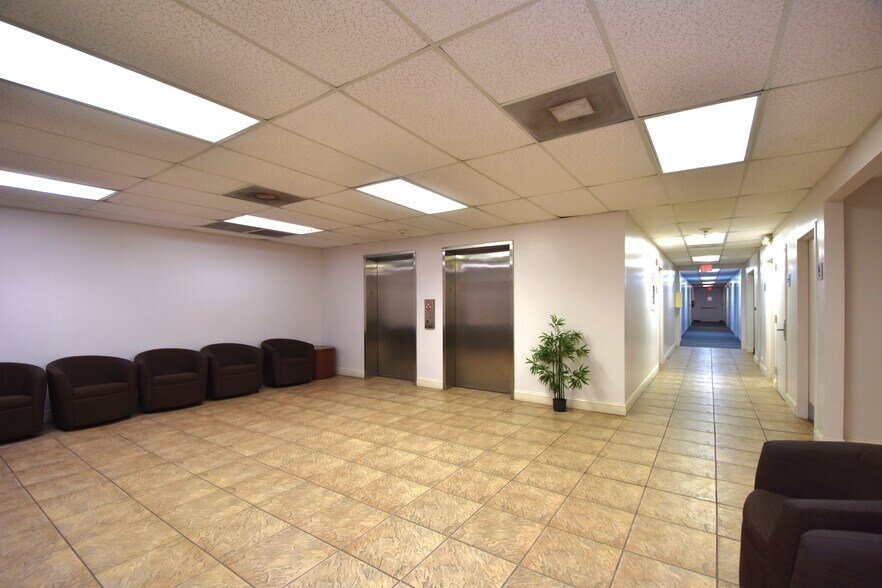 More Photos Of 6565 Taft St, Hollywood Schools For Lease