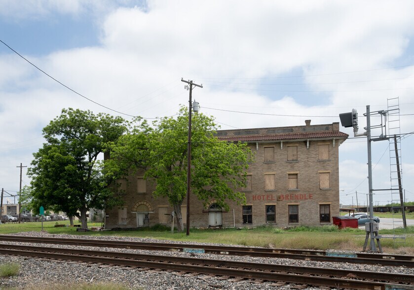 More Photos Of 601 E Avenue A, Robstown Hotel For Sale