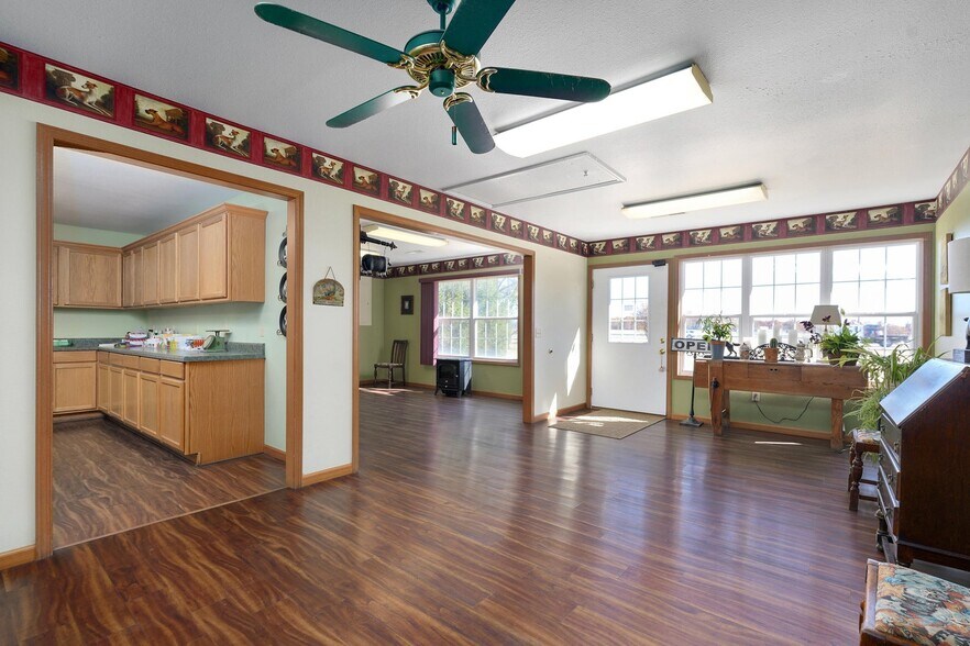 More Photos Of 11159 Lawrence 1163, Mount Vernon Veterinarian Kennel For Sale