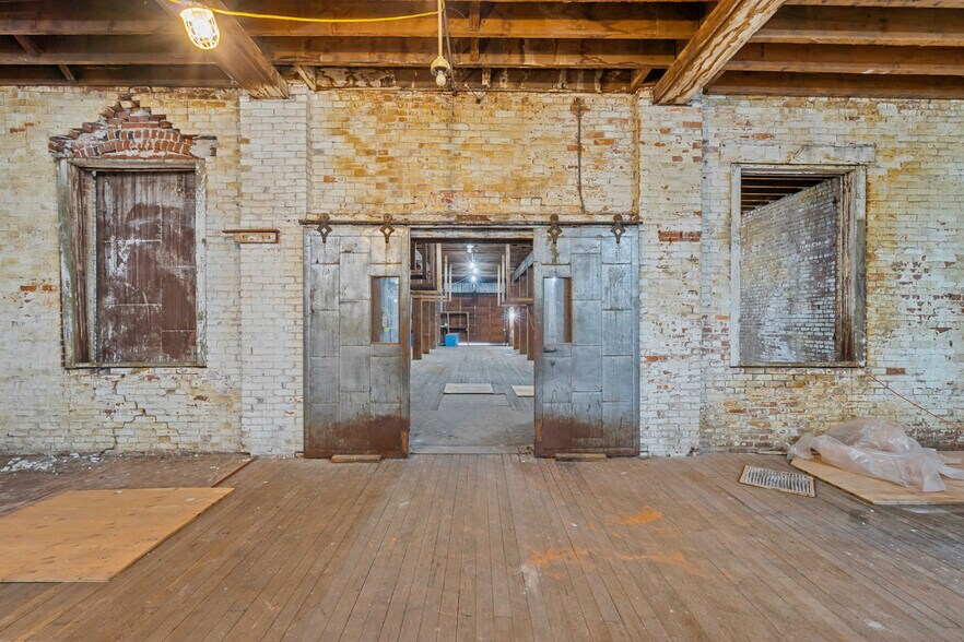 More Photos Of 217 State St, Salem Storefront Retail Office For Sale
