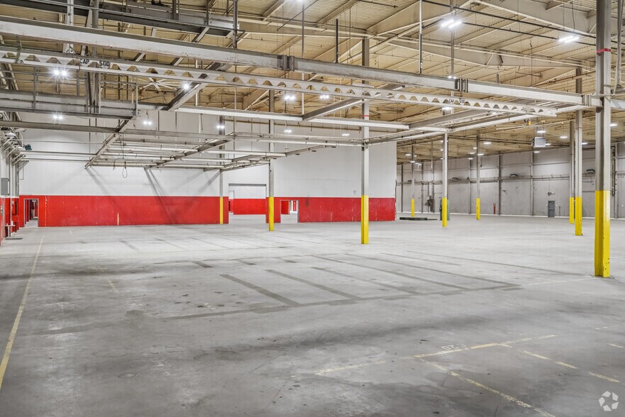 More Photos Of 1500 E Broad St, Mansfield Distribution For Sale