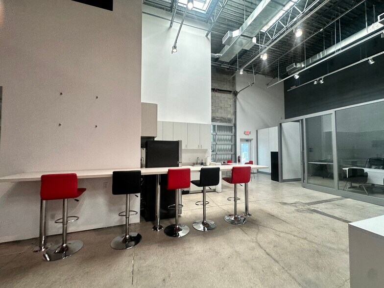 More Photos Of 117 NE 2nd St, Fort Lauderdale Office For Lease