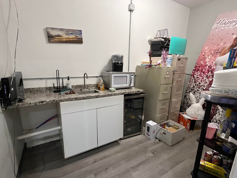 More Photos Of 17534 W 7 Mile Rd, Detroit Office For Sale