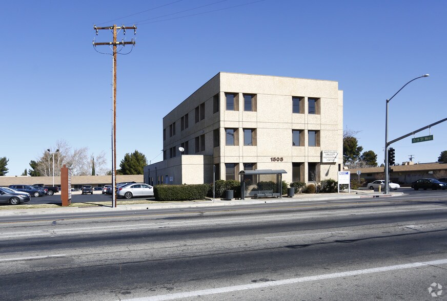 More Photos Of 1505 W Avenue J, Lancaster Medical For Lease