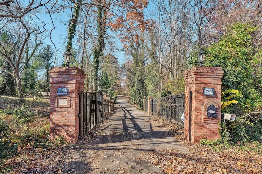 More Photos Of 934 Commander Dr, Roanoke Specialty For Sale