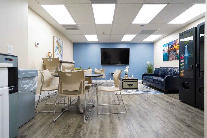 More Photos Of 10570 S US Highway 1, Port Saint Lucie Coworking Space