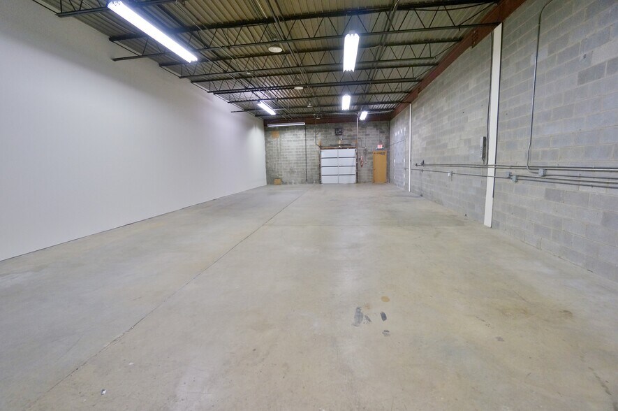 More Photos Of 7205-7207 Lockport Pl, Lorton Warehouse For Lease
