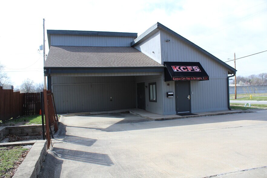 More Photos Of 901 E Loula St, Olathe Office For Lease