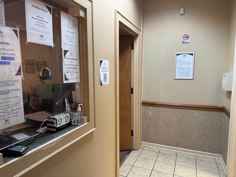 More Photos Of 2208 W Roosevelt Blvd, Monroe Office For Lease